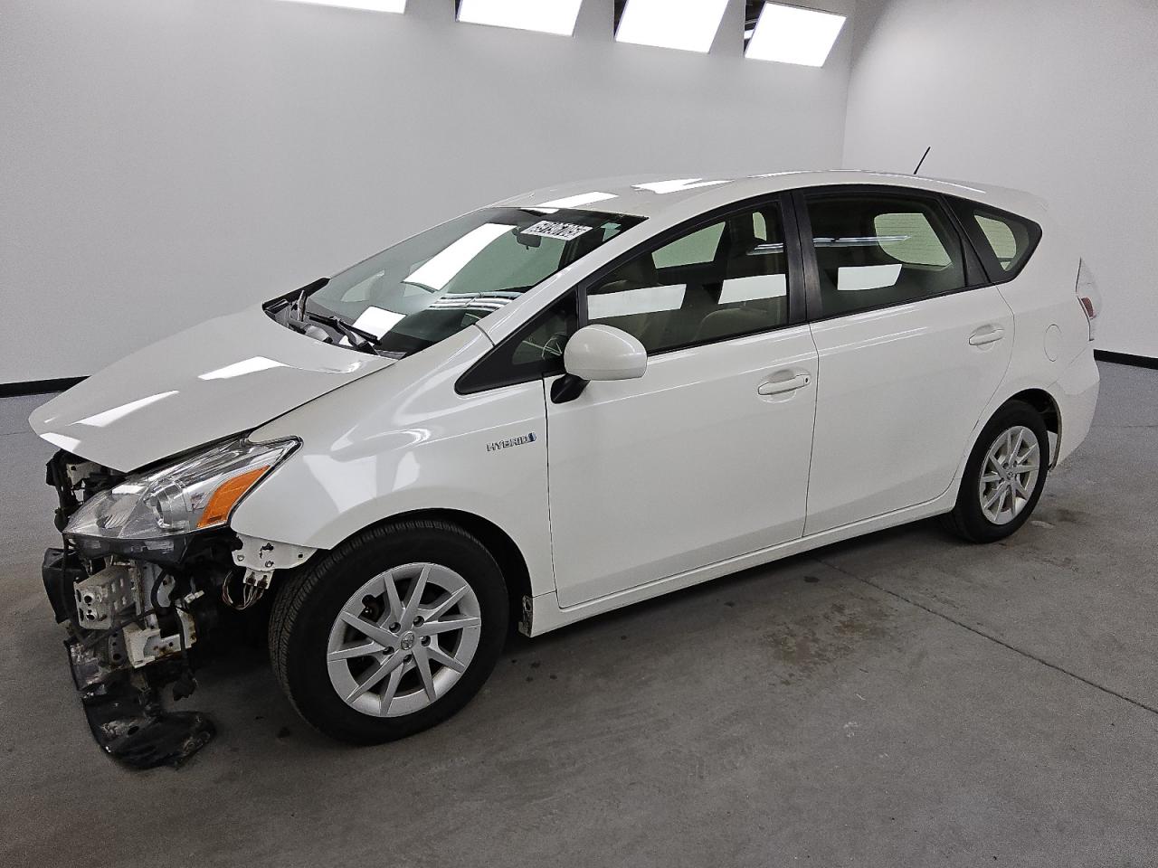 TOYOTA PRIUS V 2013
