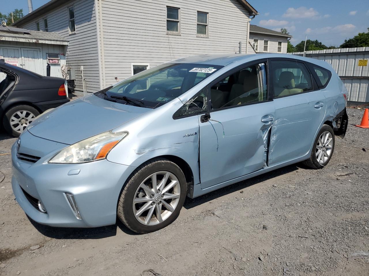 TOYOTA PRIUS V 2014