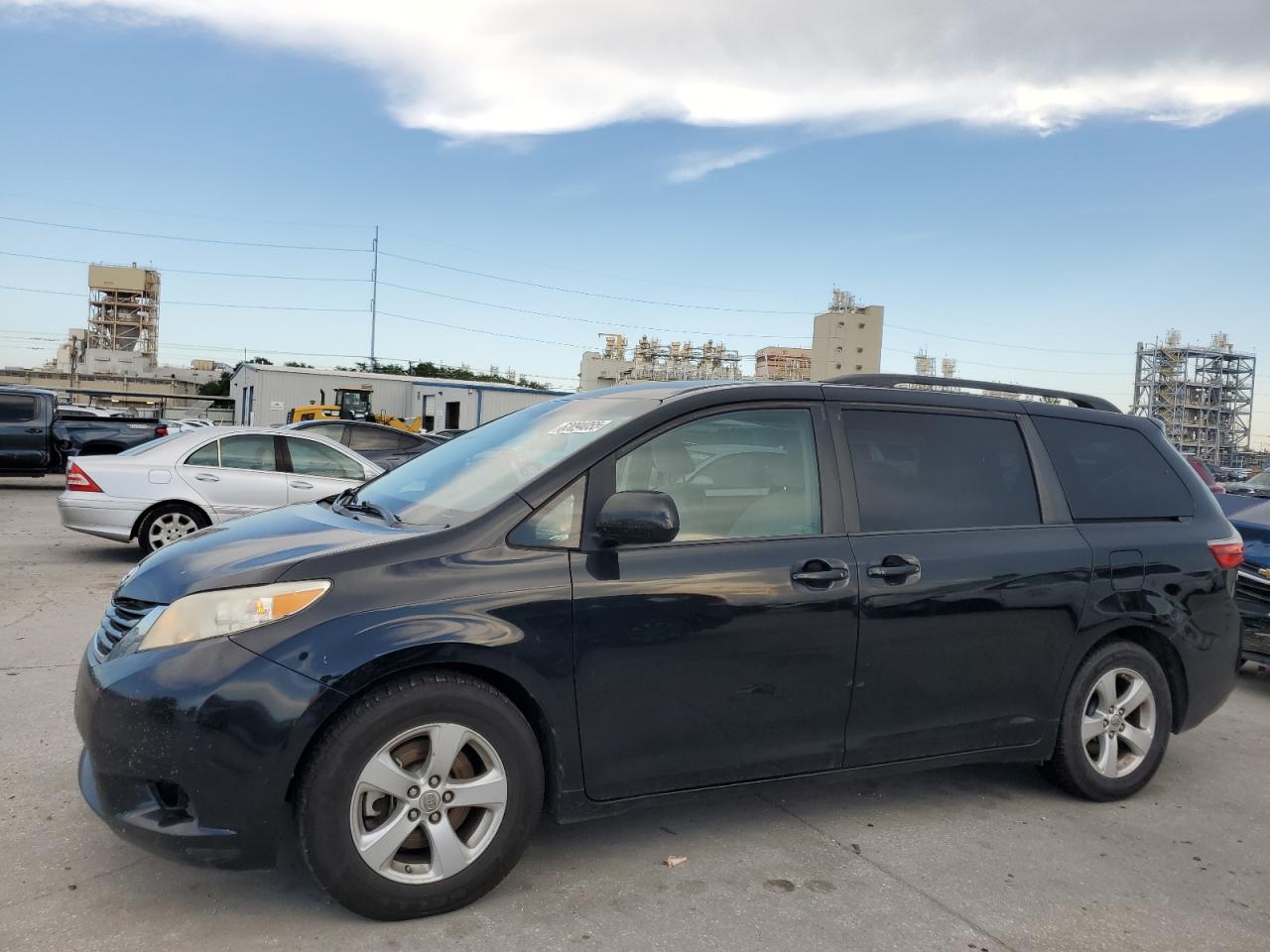 TOYOTA SIENNA LE 2015