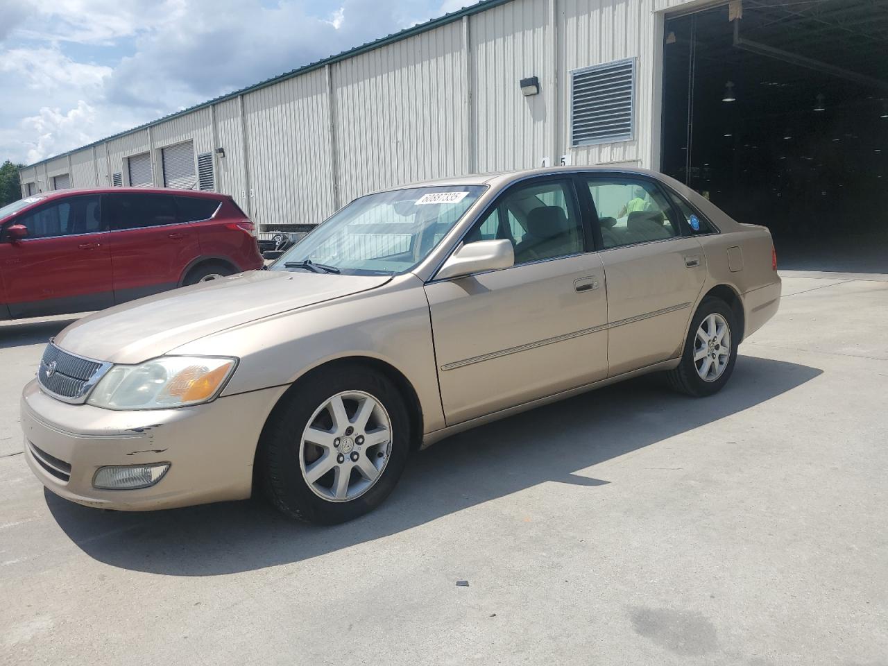 TOYOTA AVALON XL 2001