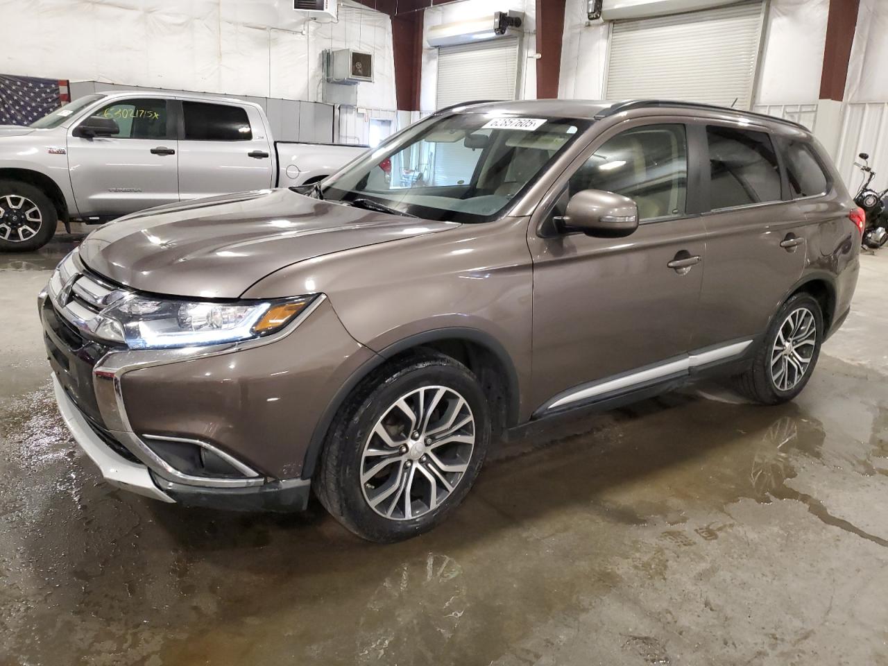 MITSUBISHI OUTLANDER 2016