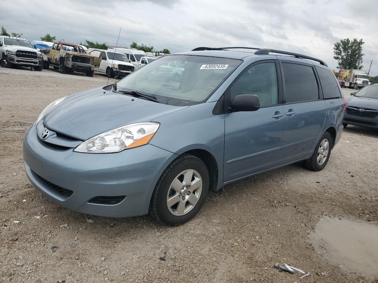 TOYOTA SIENNA CE 2010
