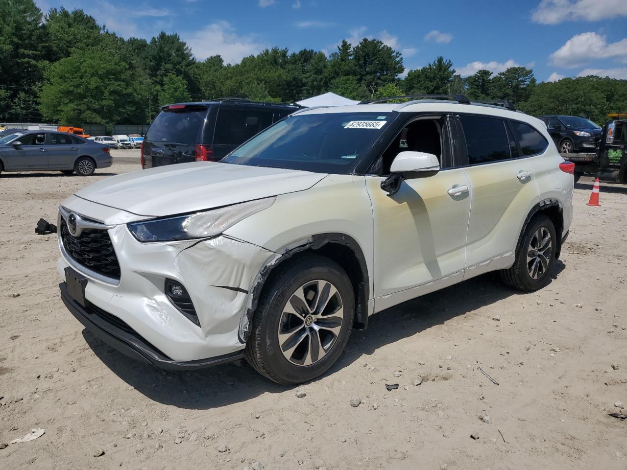 TOYOTA HIGHLANDER LE 2024