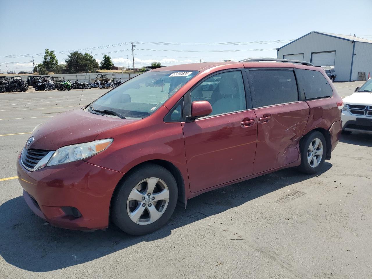 TOYOTA SIENNA LE 2011