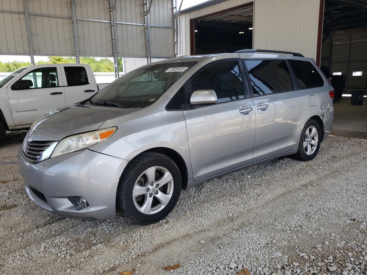 TOYOTA SIENNA LE 2015