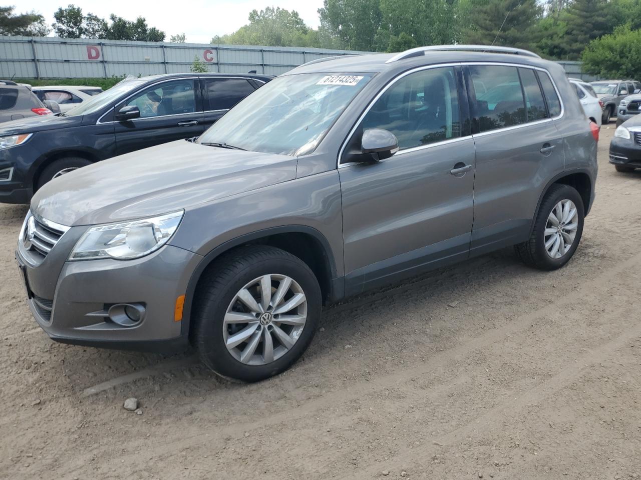 VOLKSWAGEN TIGUAN S 2011