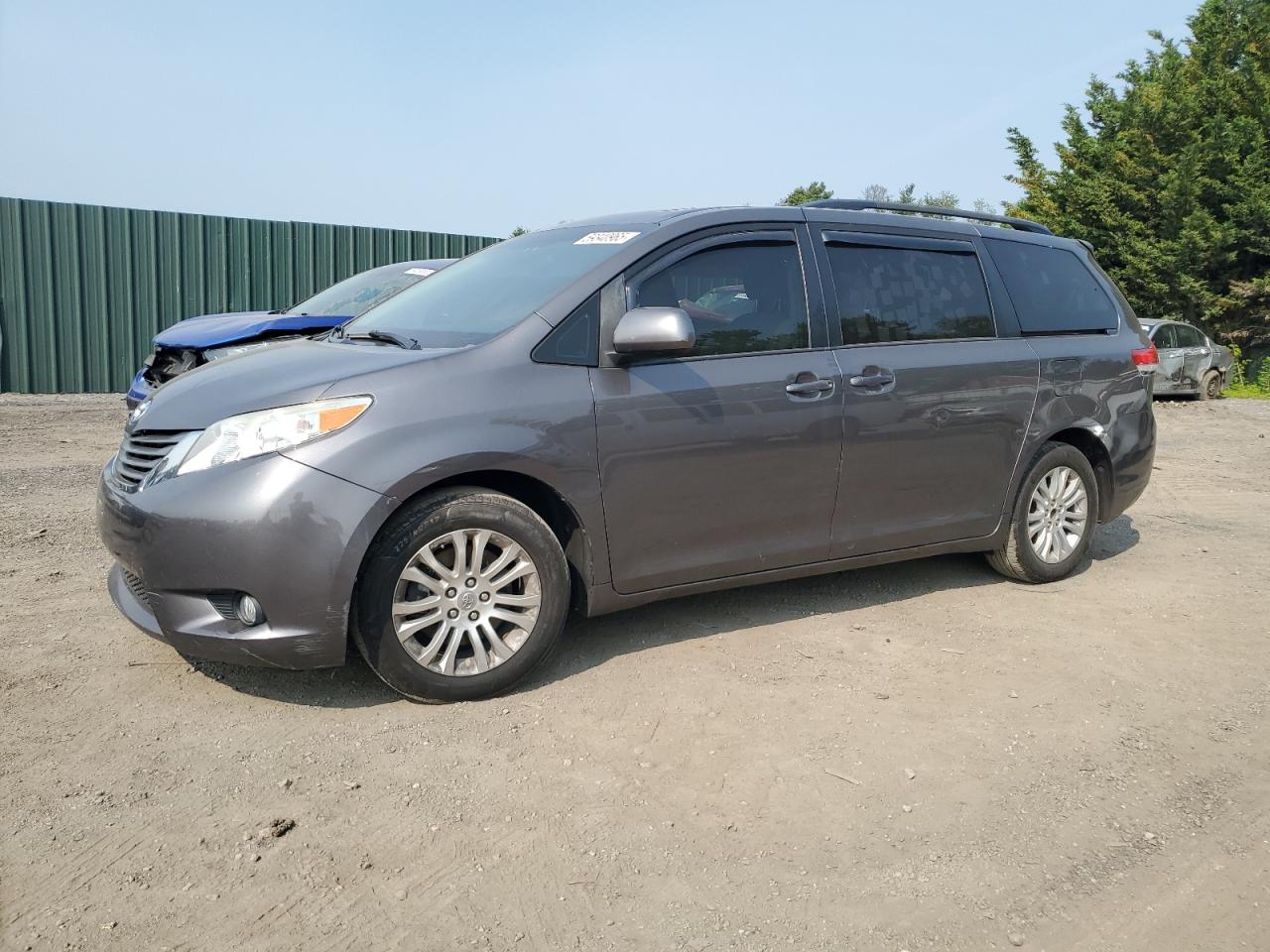TOYOTA SIENNA XLE 2012