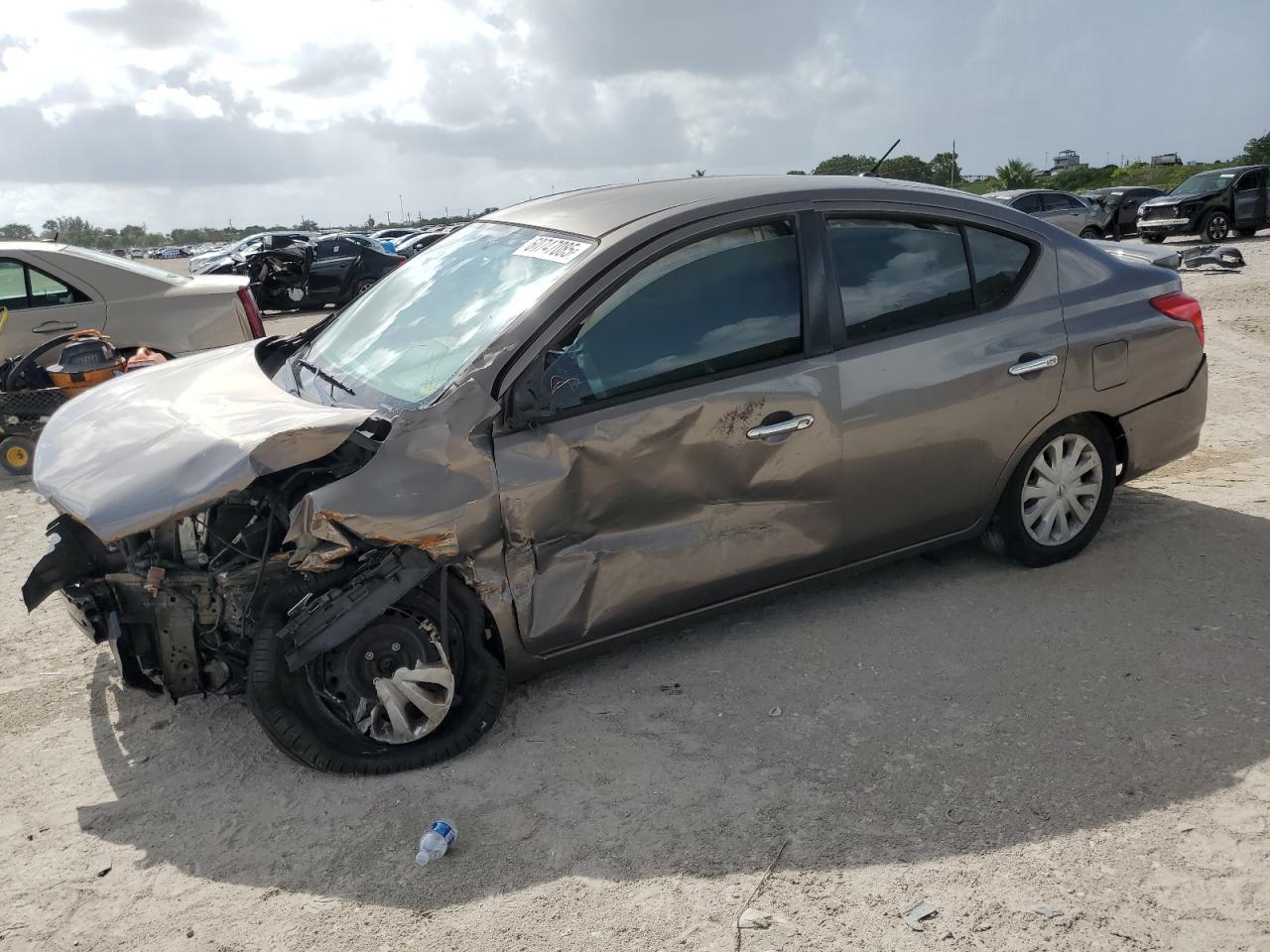 NISSAN VERSA 2017