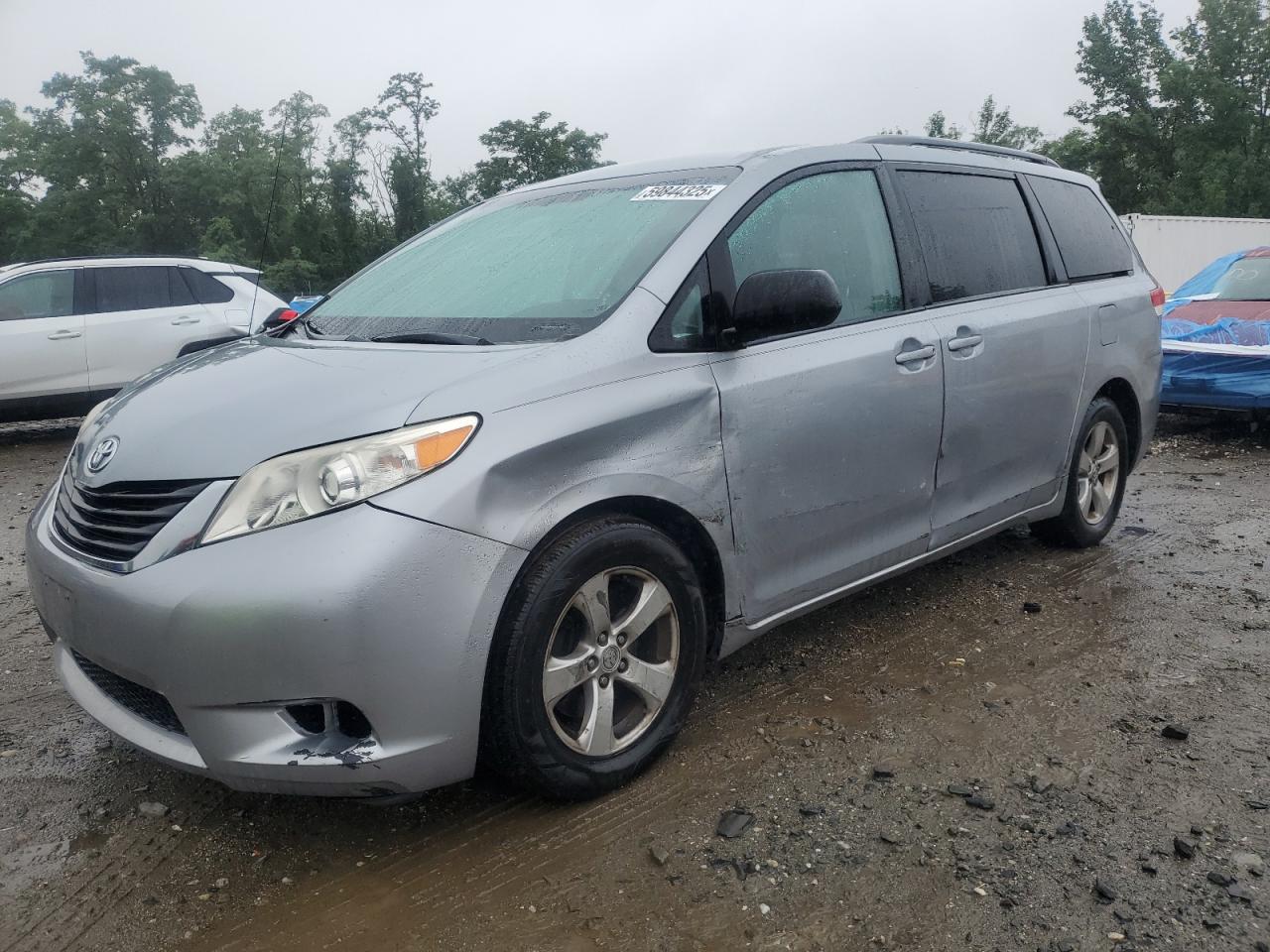 TOYOTA SIENNA LE 2014