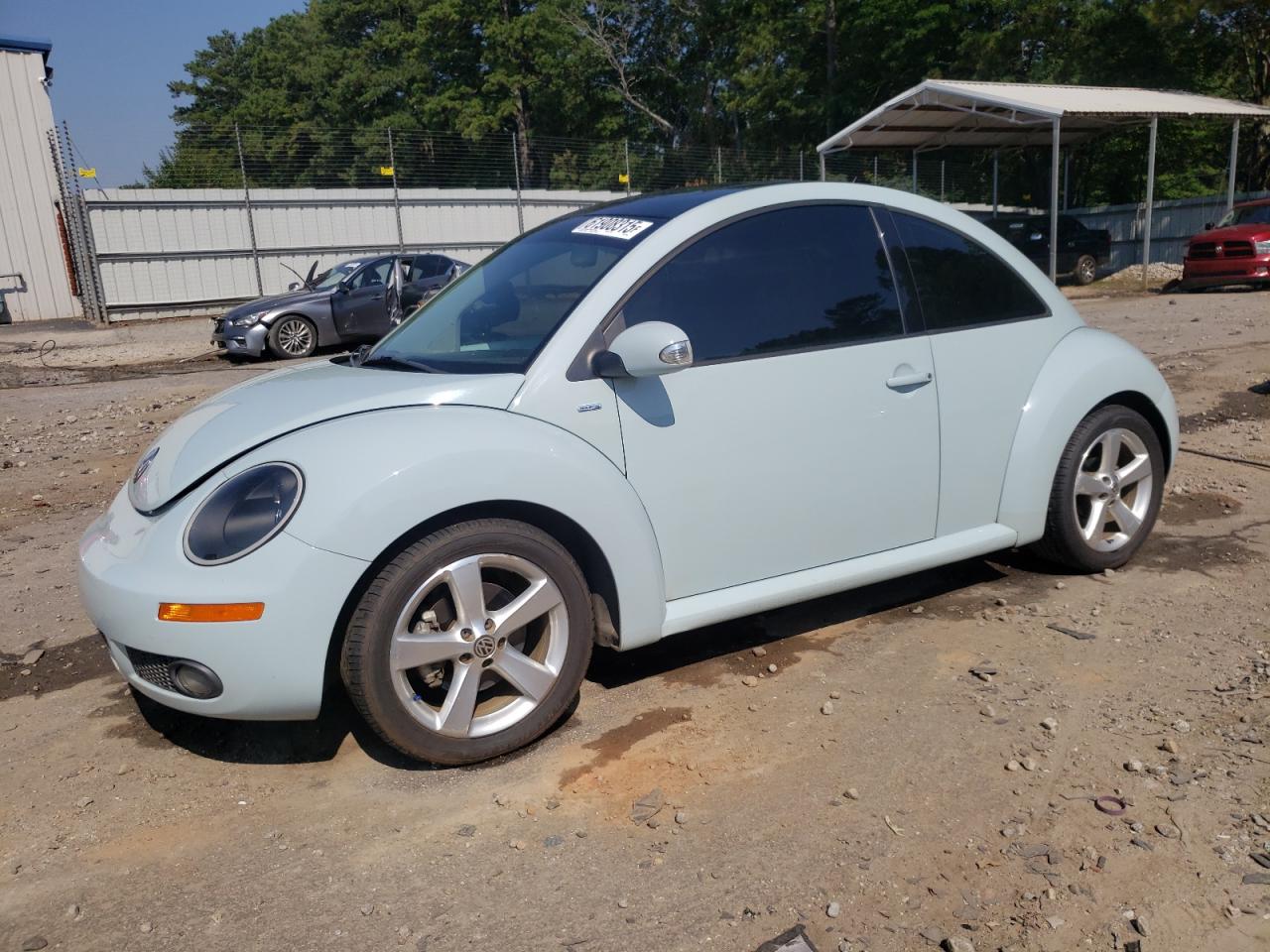 VOLKSWAGEN NEW BEETLE 2010