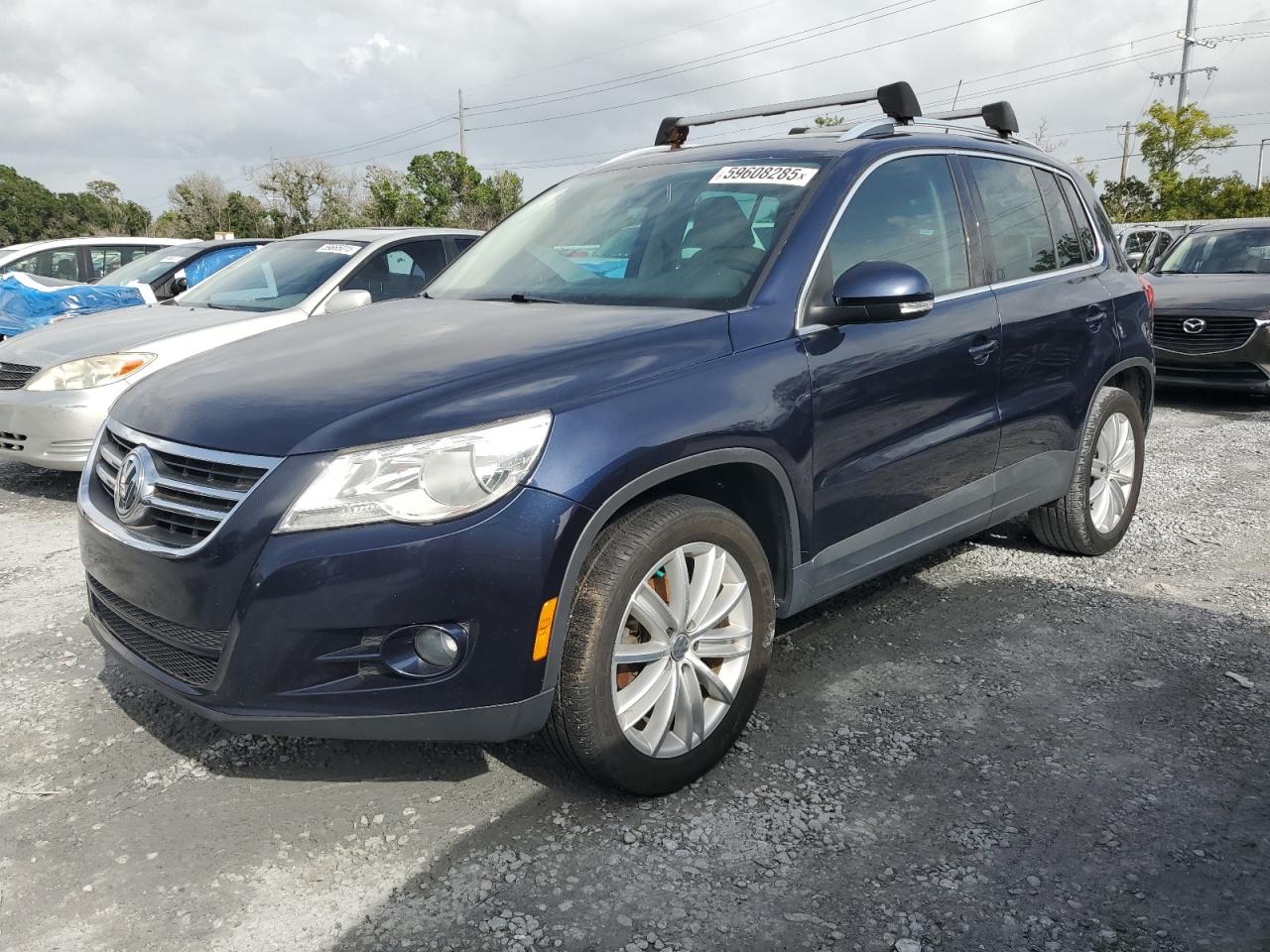VOLKSWAGEN TIGUAN S 2011
