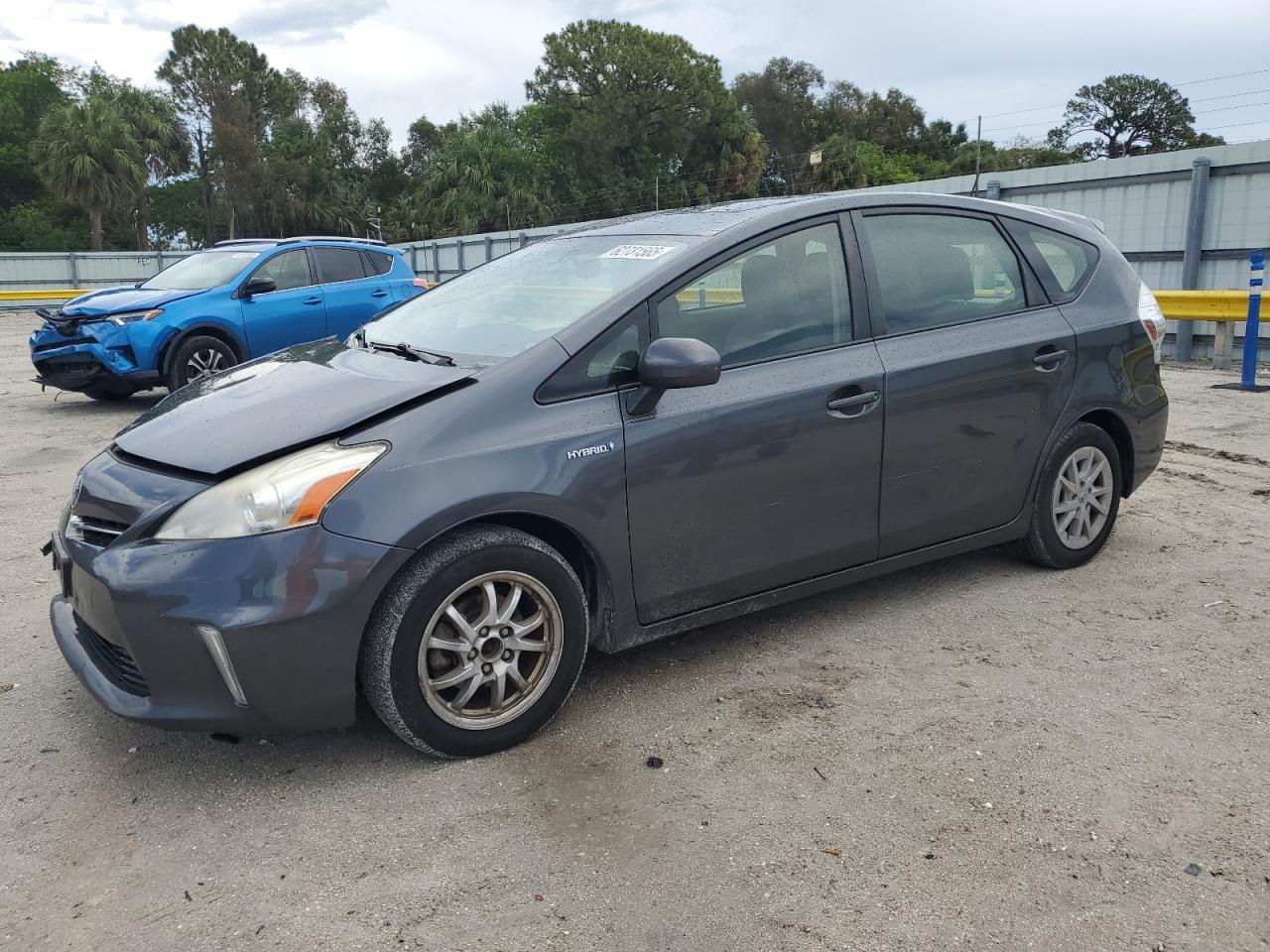 TOYOTA PRIUS V 2014