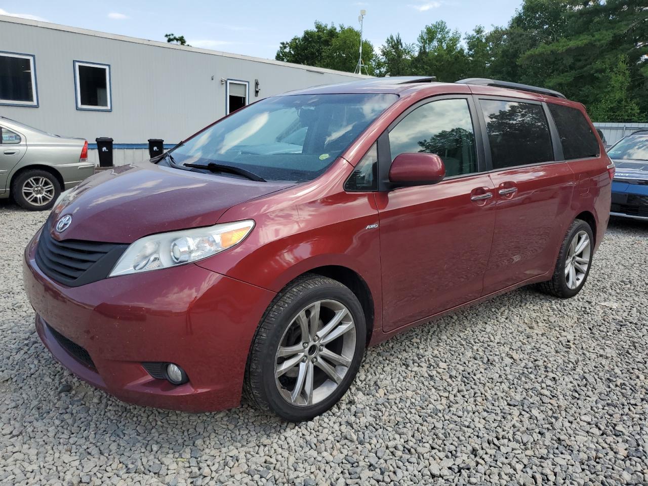 TOYOTA SIENNA XLE 2016