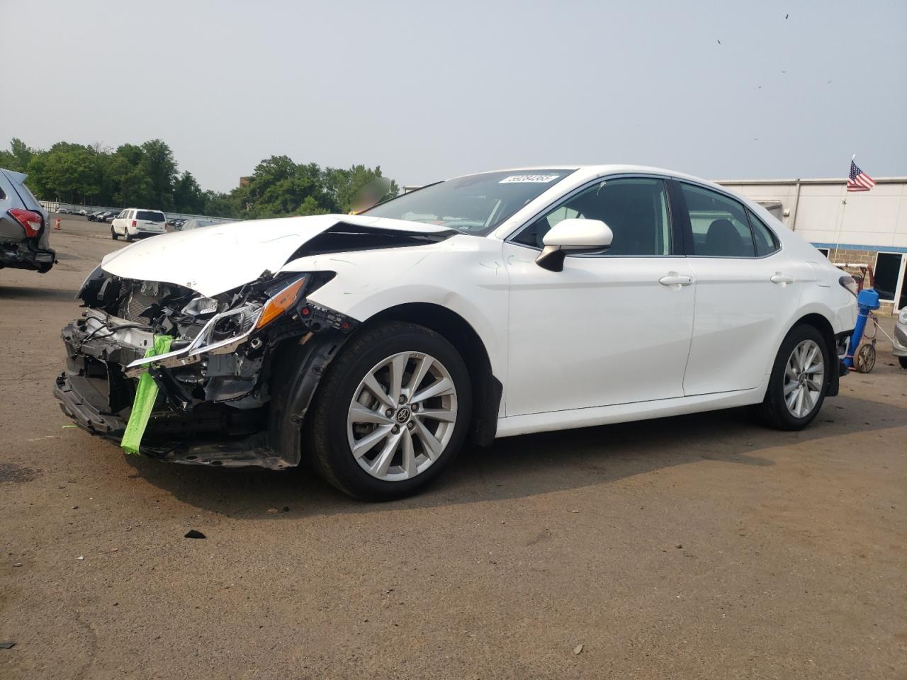 TOYOTA CAMRY LE 2024