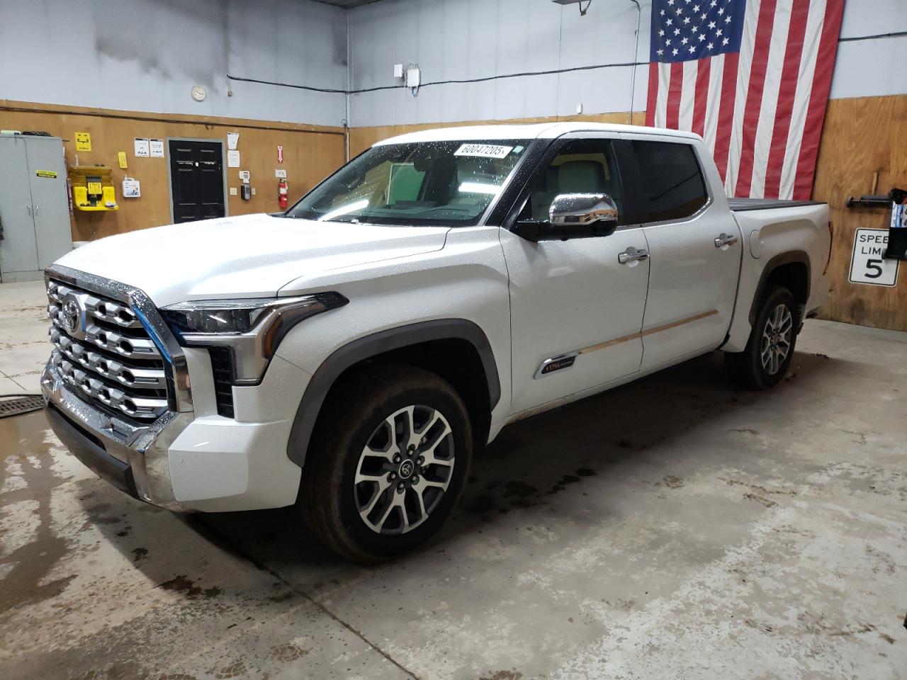 TOYOTA TUNDRA CRE 2024