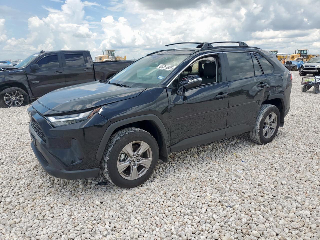 TOYOTA RAV4 XLE 2025