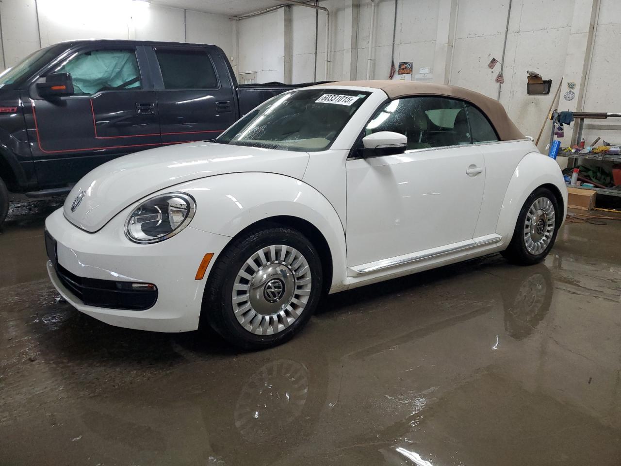 VOLKSWAGEN BEETLE 2013