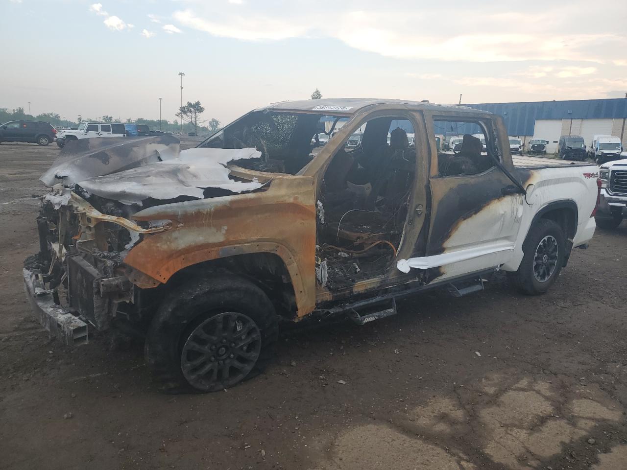 TOYOTA TUNDRA CRE 2022