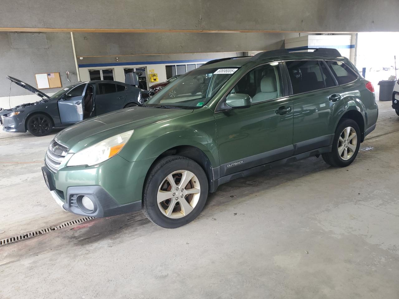 SUBARU OUTBACK 2. 2013
