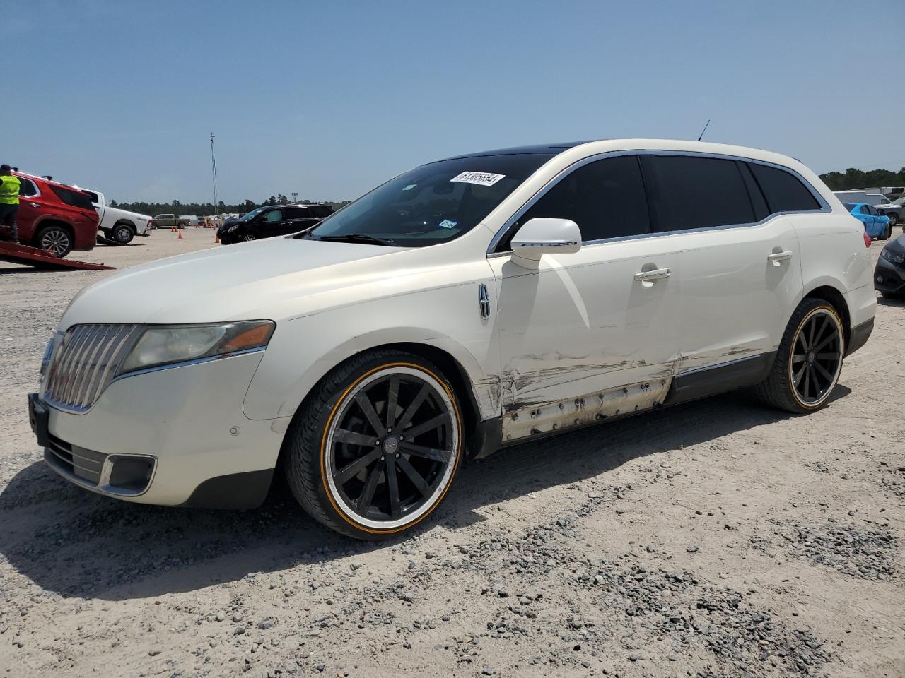 LINCOLN MKT 2012