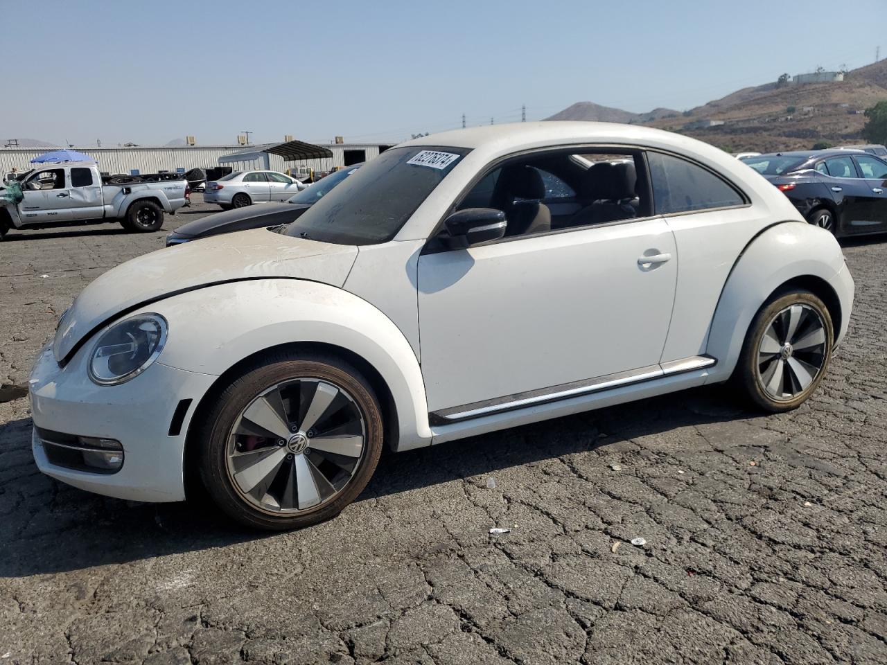 VOLKSWAGEN BEETLE 2012