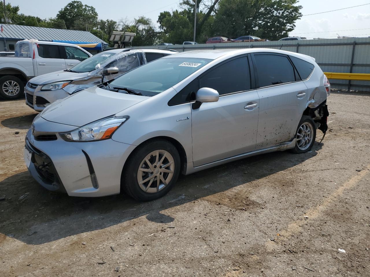TOYOTA PRIUS V 2017