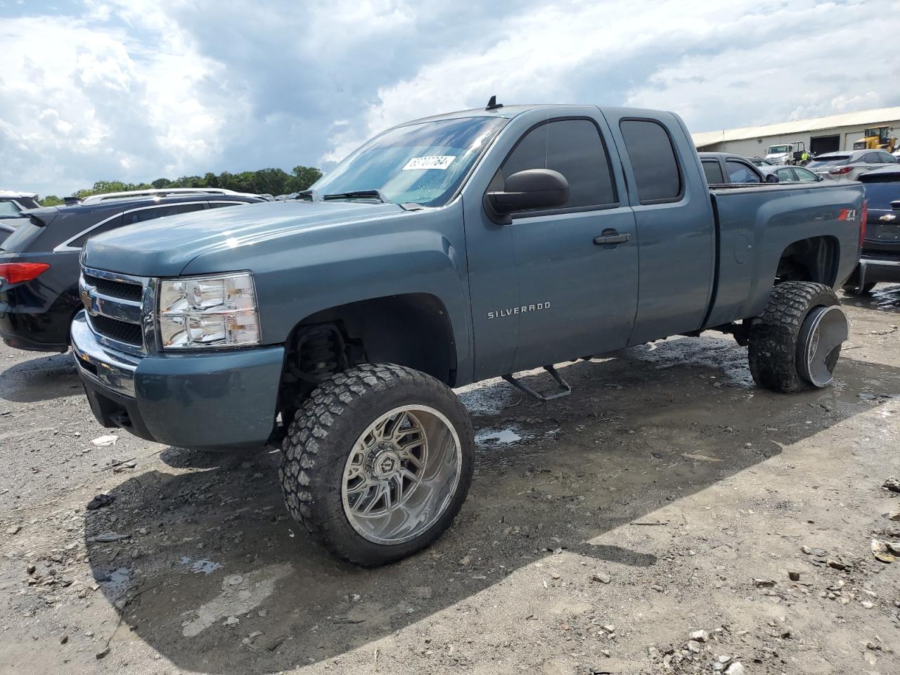 CHEVROLET SILVERADO 2011