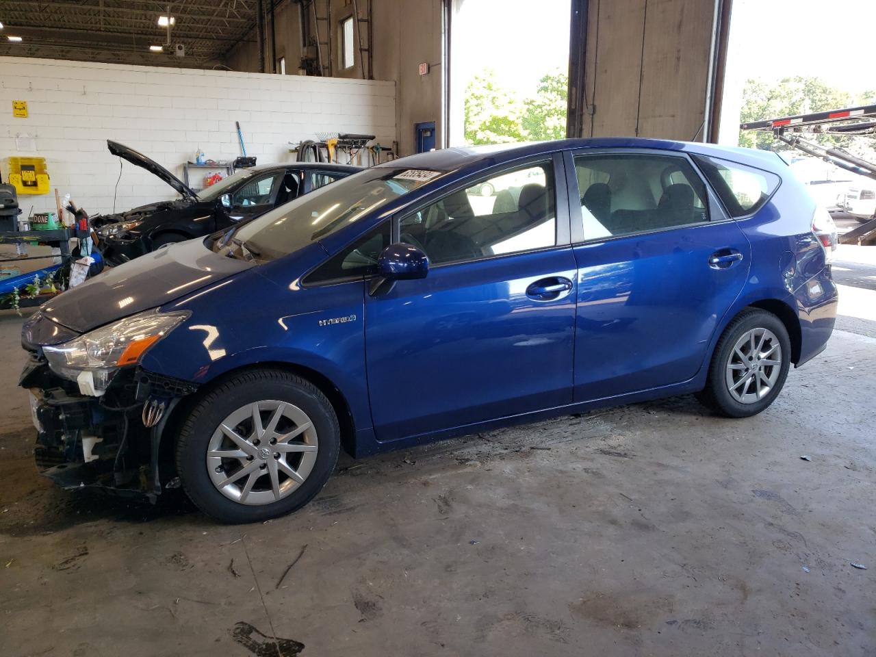 TOYOTA PRIUS V 2015