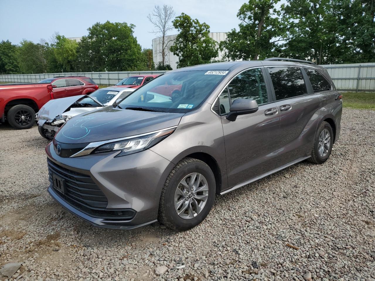 TOYOTA SIENNA LE 2022
