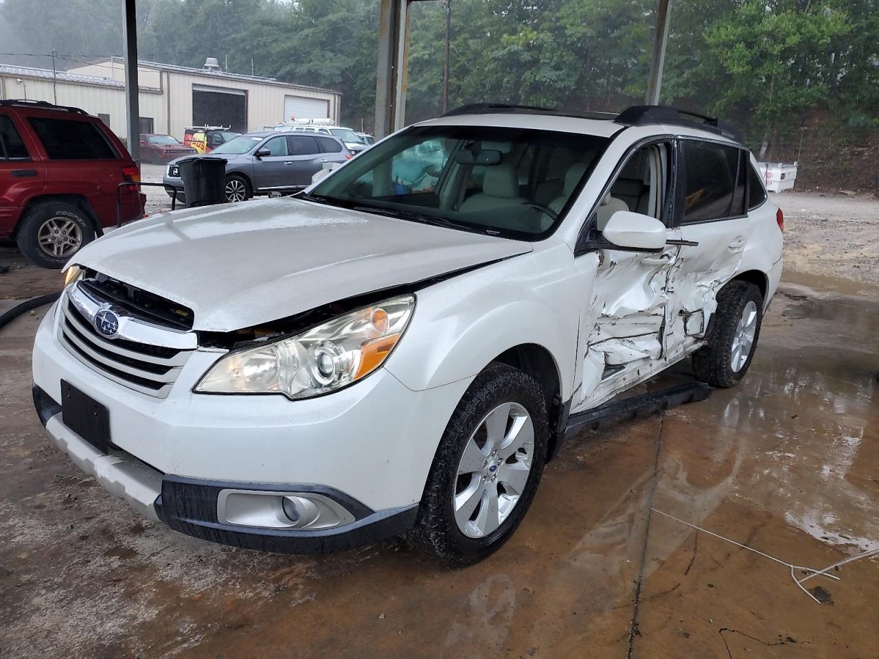 SUBARU OUTBACK 2. 2012