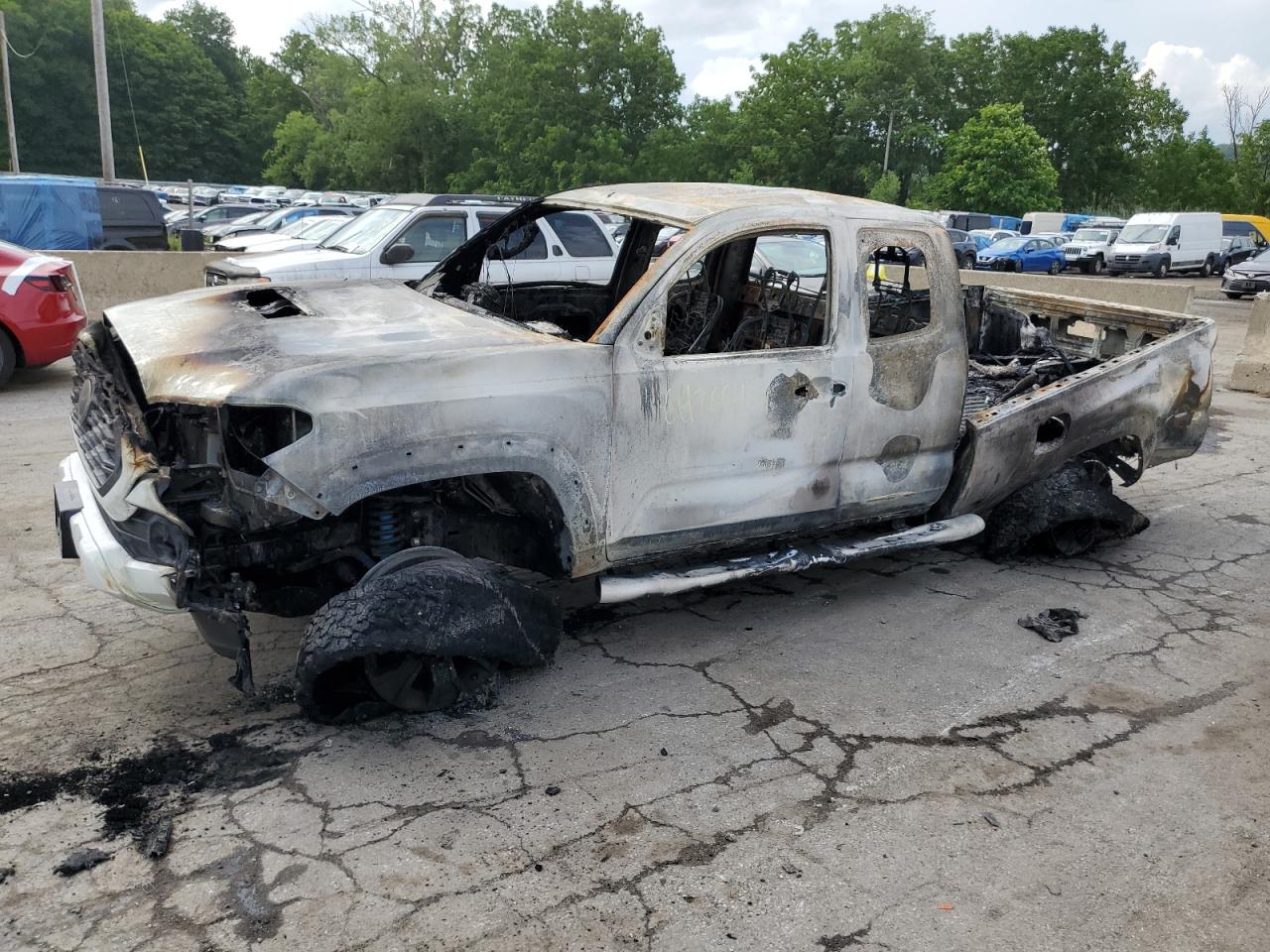 TOYOTA TACOMA ACC 2022