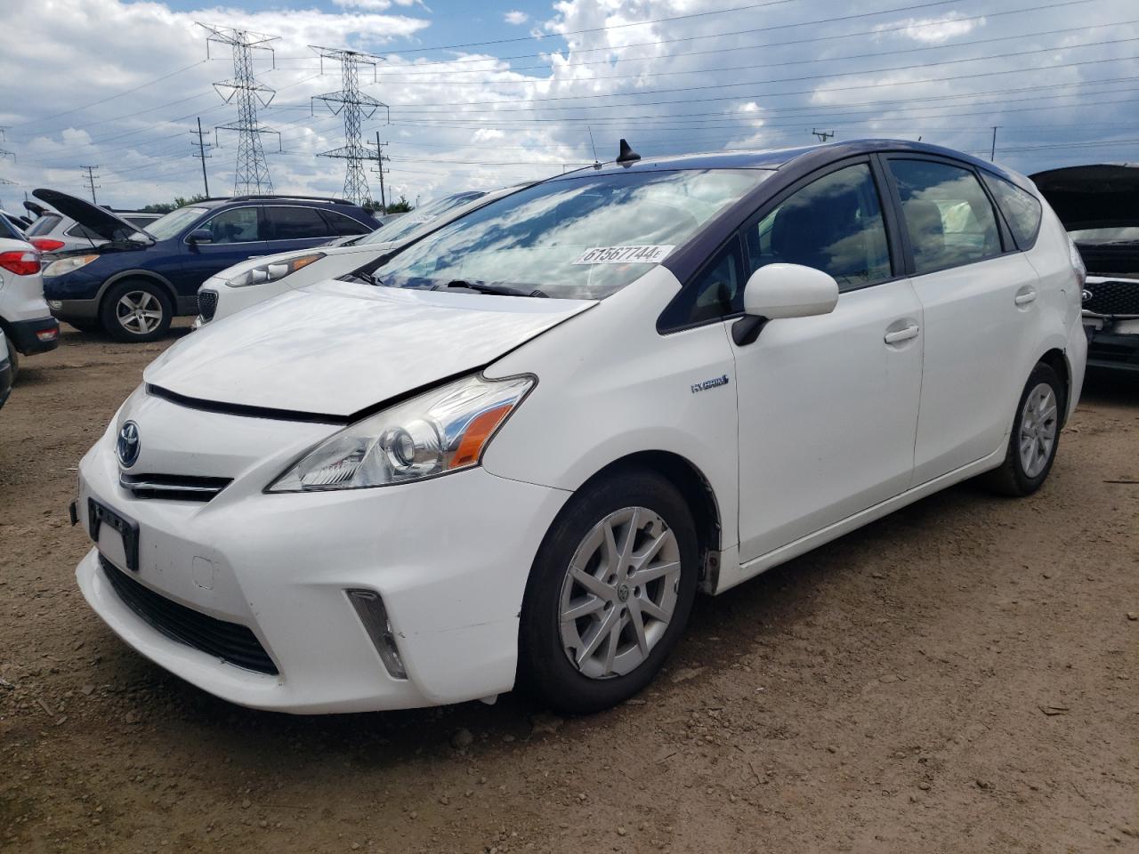 TOYOTA PRIUS V 2013