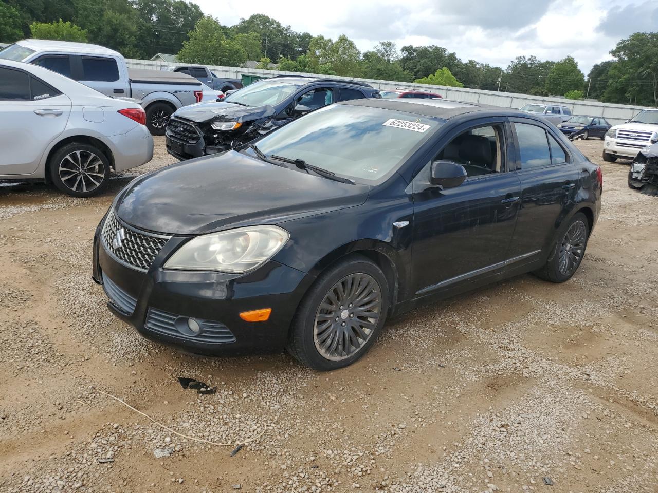 SUZUKI KIZASHI SL 2010