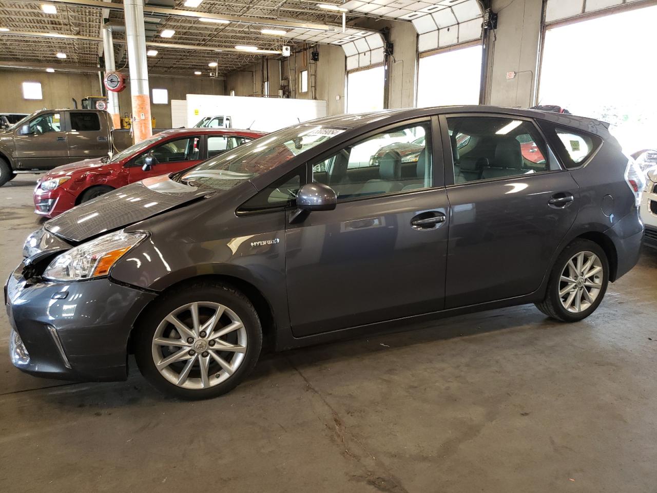 TOYOTA PRIUS V 2014