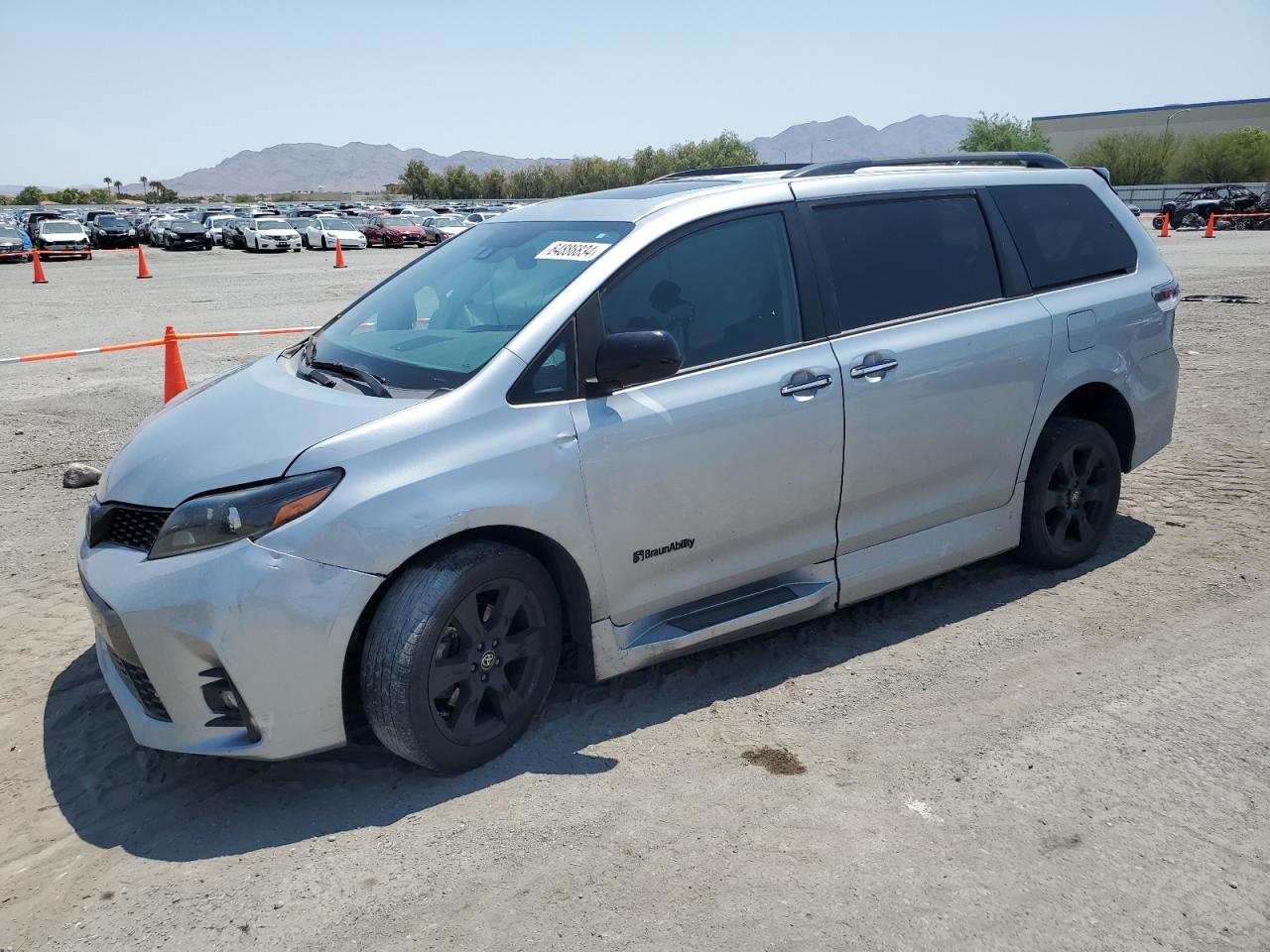 TOYOTA SIENNA SE 2020