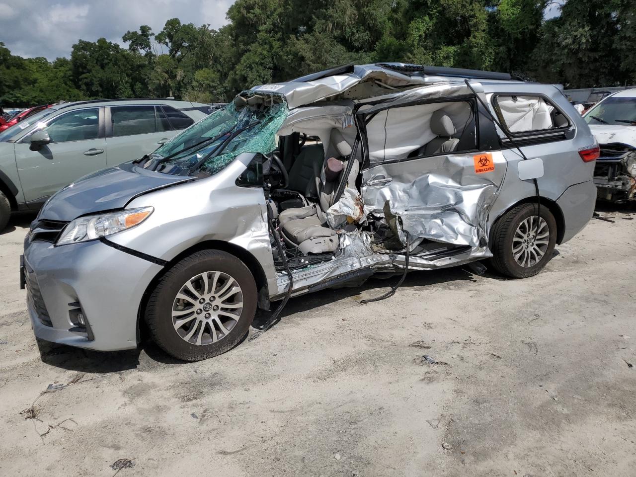 TOYOTA SIENNA XLE 2020
