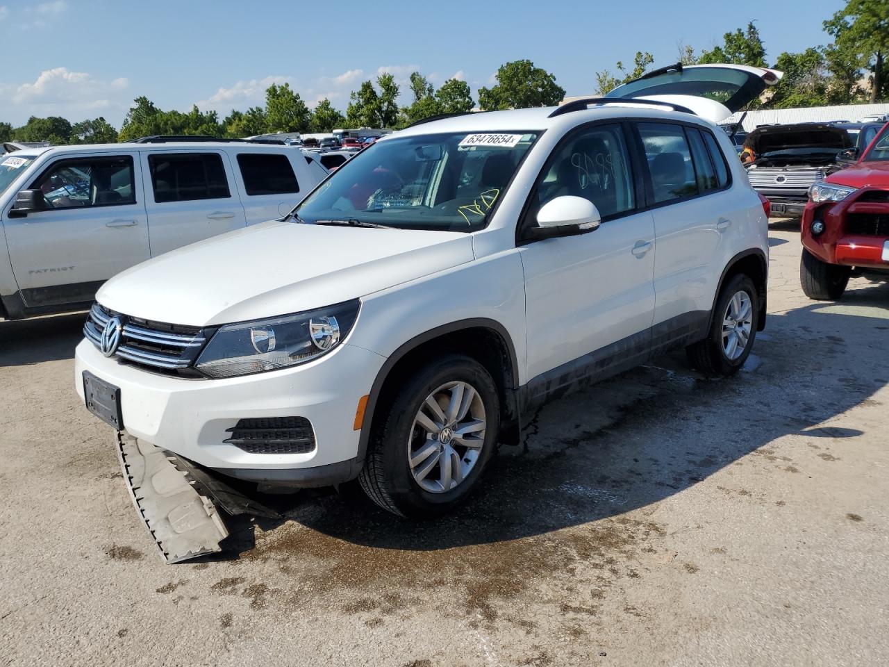 VOLKSWAGEN TIGUAN S 2015