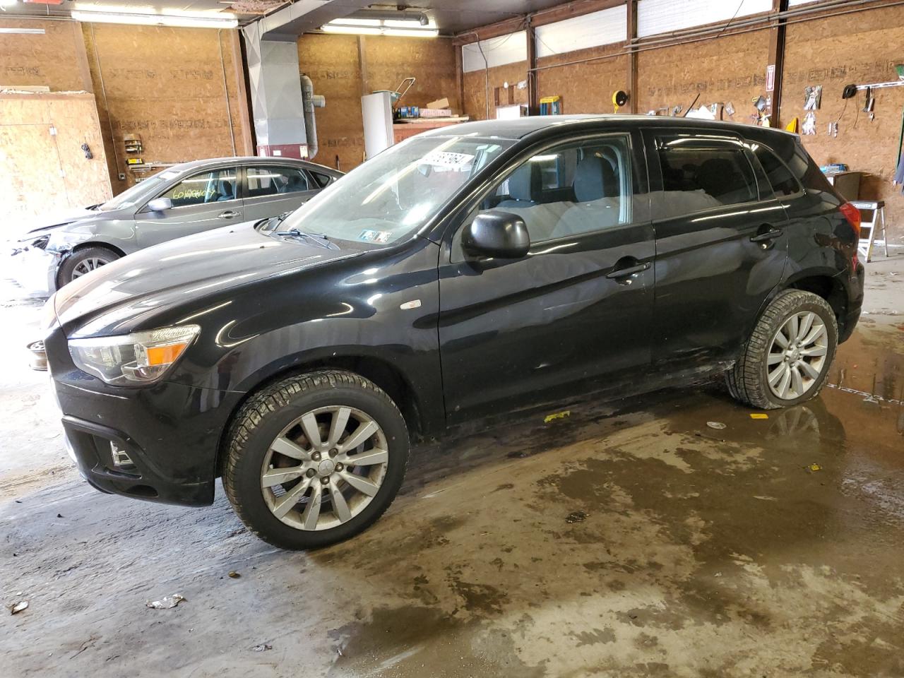 MITSUBISHI OUTLANDER 2011