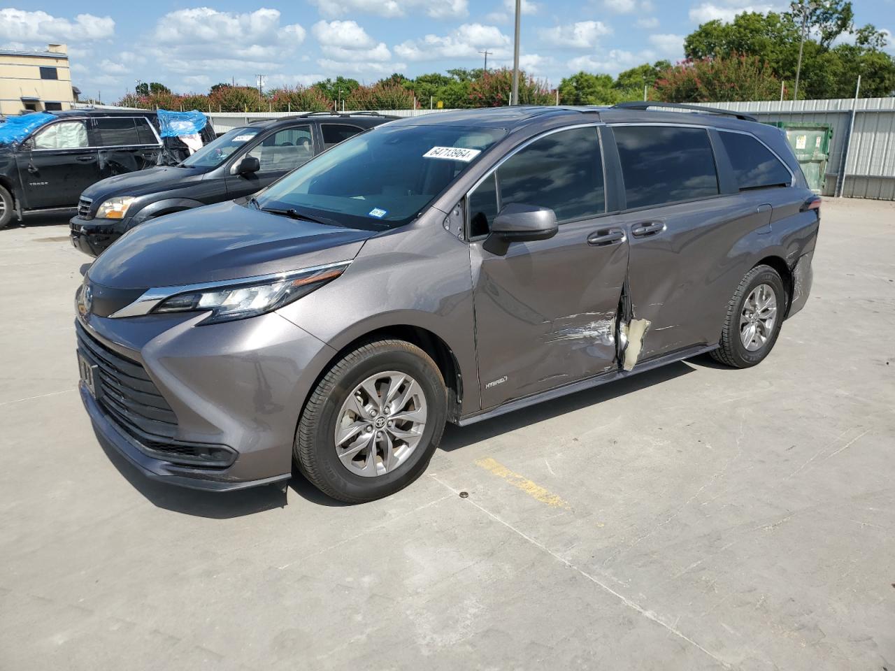 TOYOTA SIENNA LE 2021