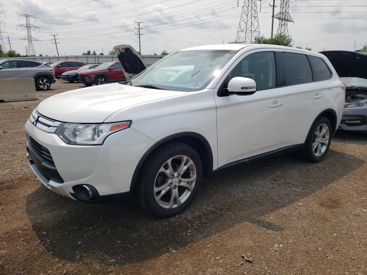 MITSUBISHI OUTLANDER 2015