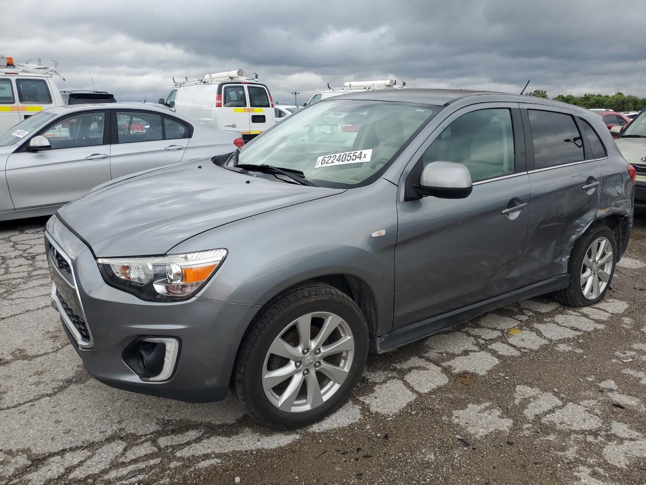 MITSUBISHI OUTLANDER 2015