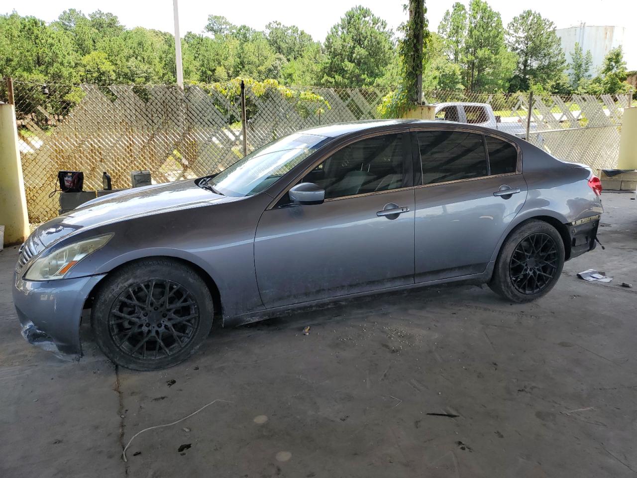 INFINITI G37 Base 2012