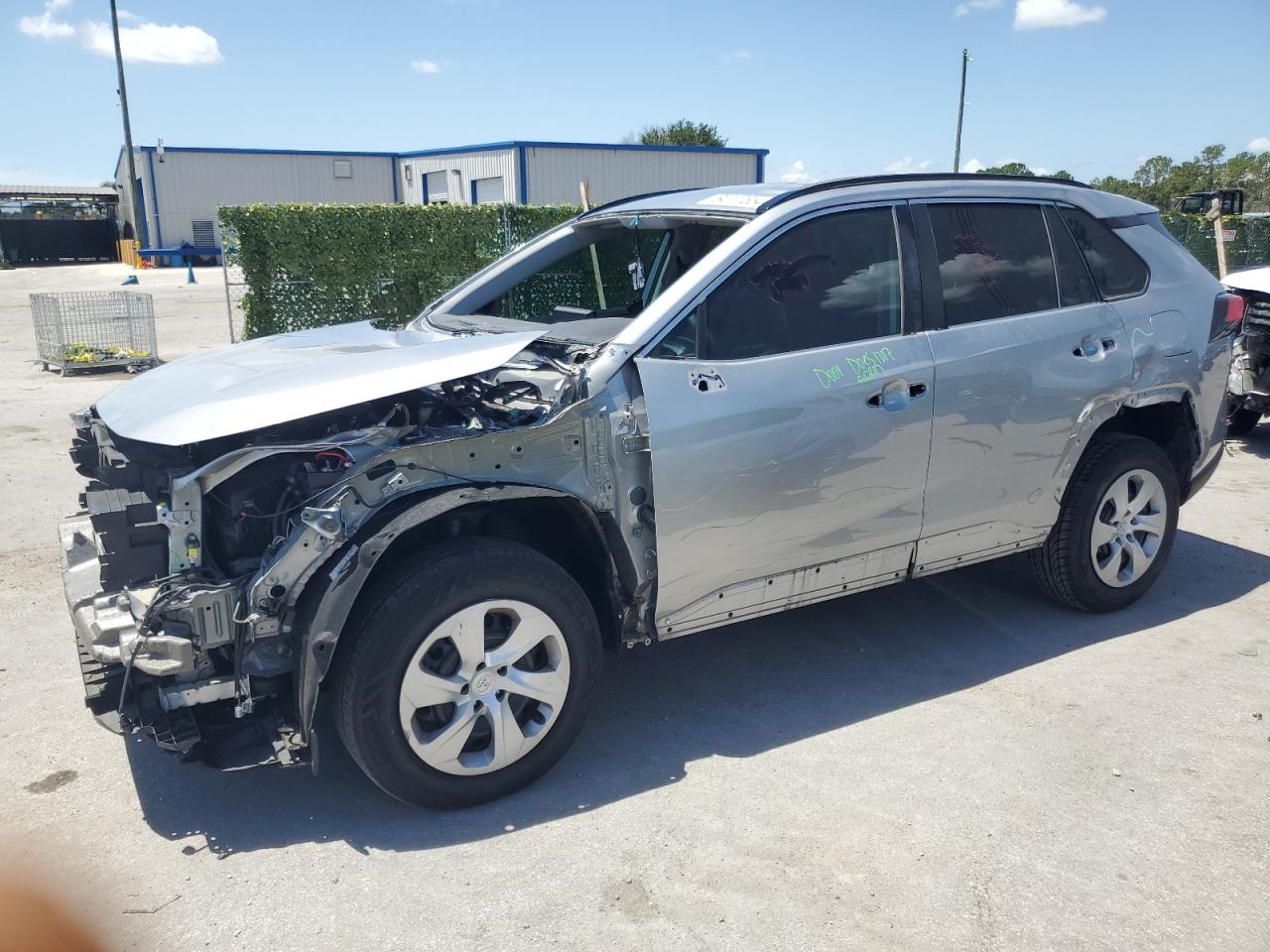 TOYOTA RAV4 LE 2020