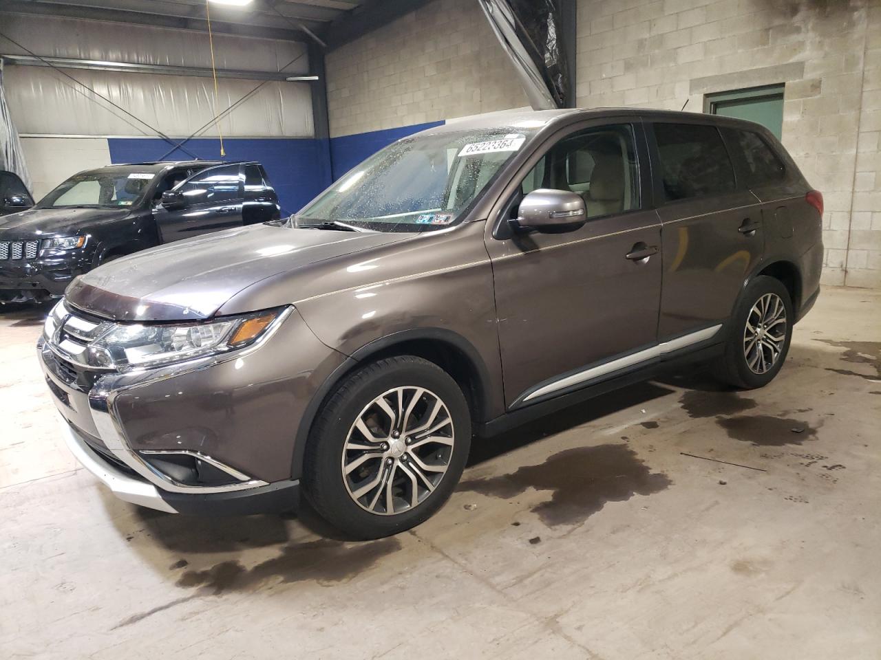 MITSUBISHI OUTLANDER 2016