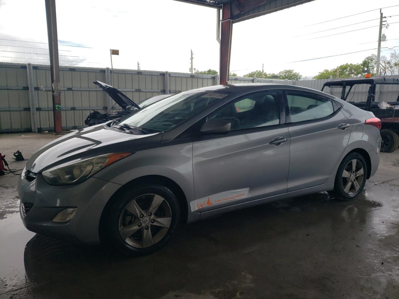 HYUNDAI ELANTRA GL 2013