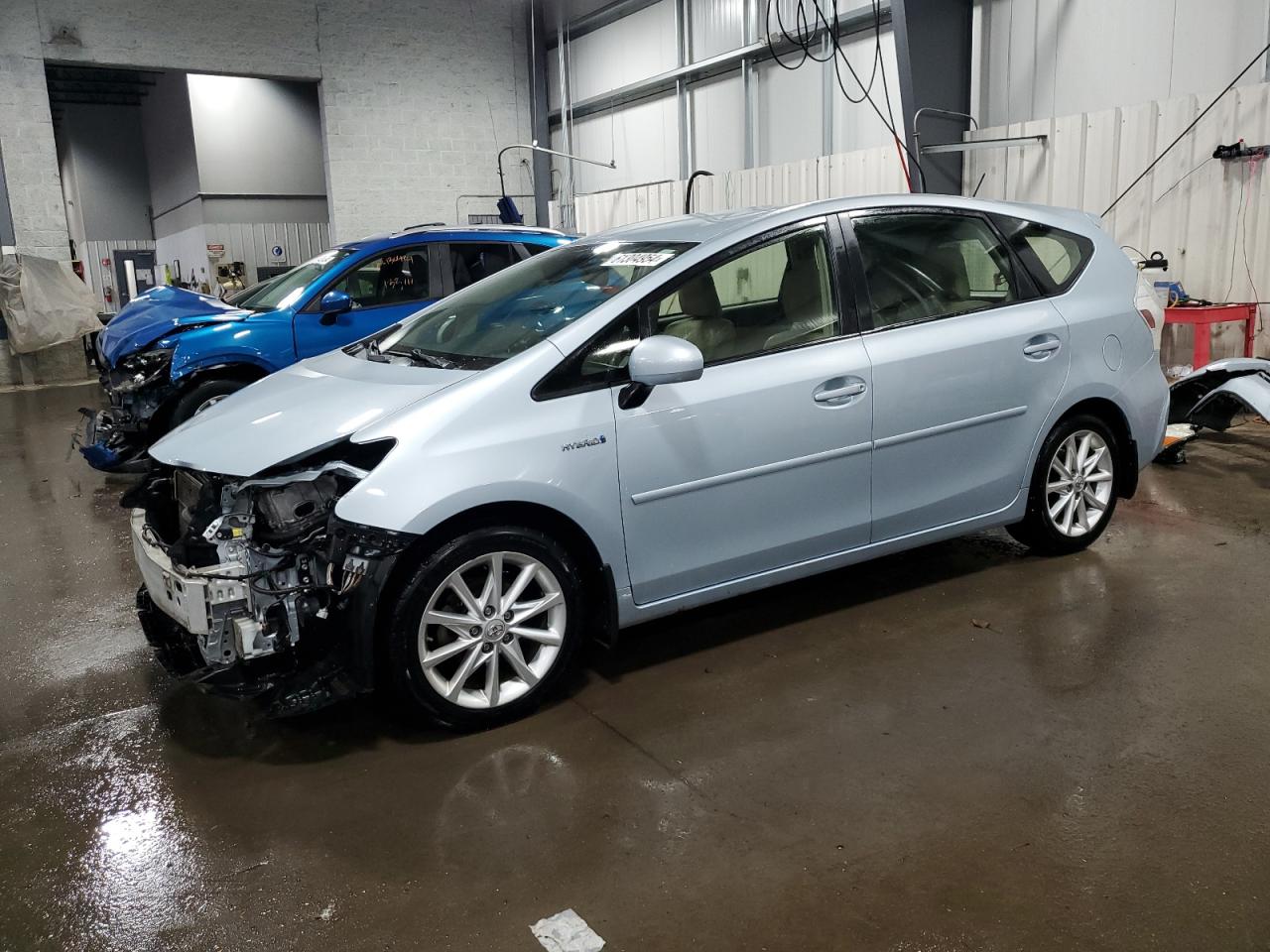 TOYOTA PRIUS V 2013