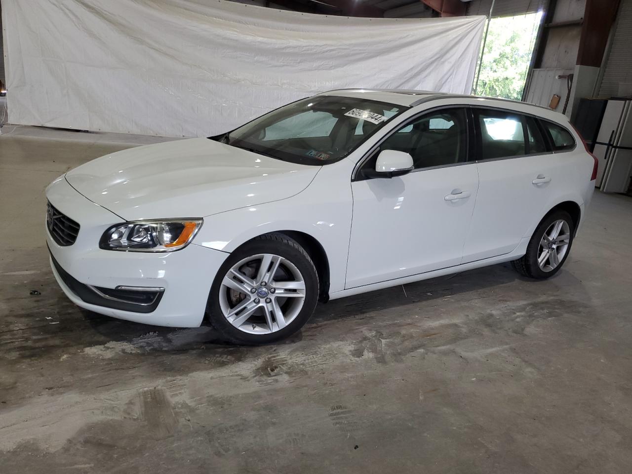 VOLVO V60 2015