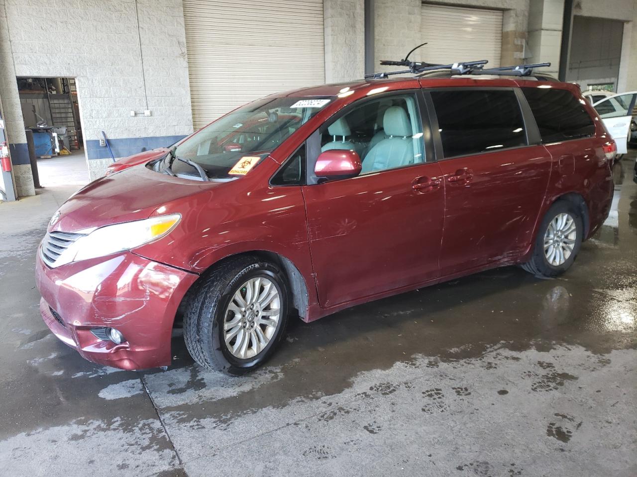TOYOTA SIENNA XLE 2011