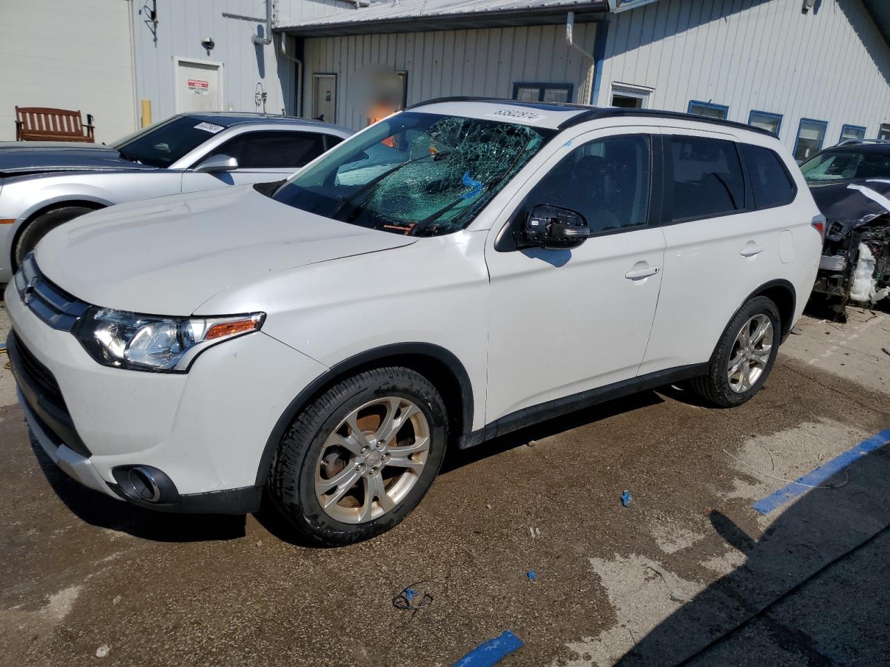 MITSUBISHI OUTLANDER 2015