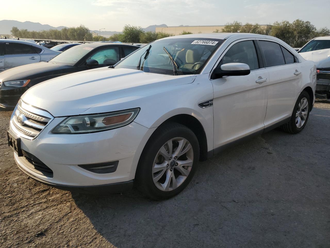 FORD TAURUS SEL 2011